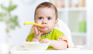 BONTON ZA KLINCE: Kako se ponašati za stolom i koliko hrane staviti na stol?